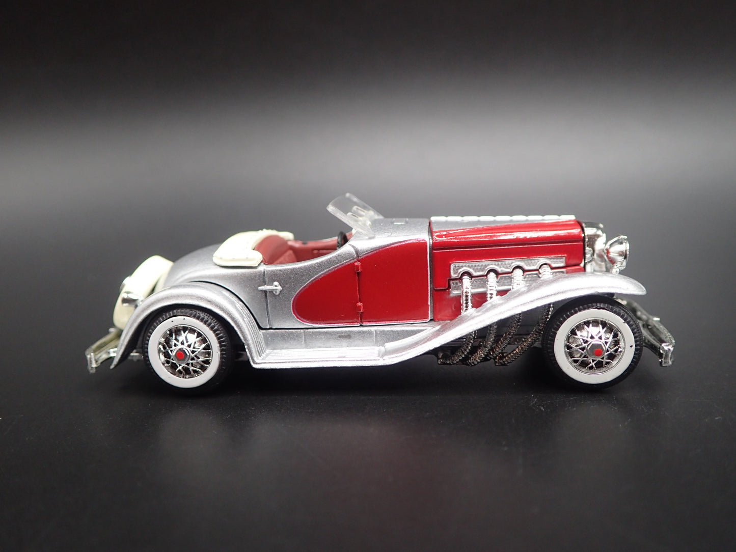 1935 35 DUESENBERG SSJ SPEEDSTER SILVER 1/64 SCALE DIORAMA DIECAST MODEL CAR