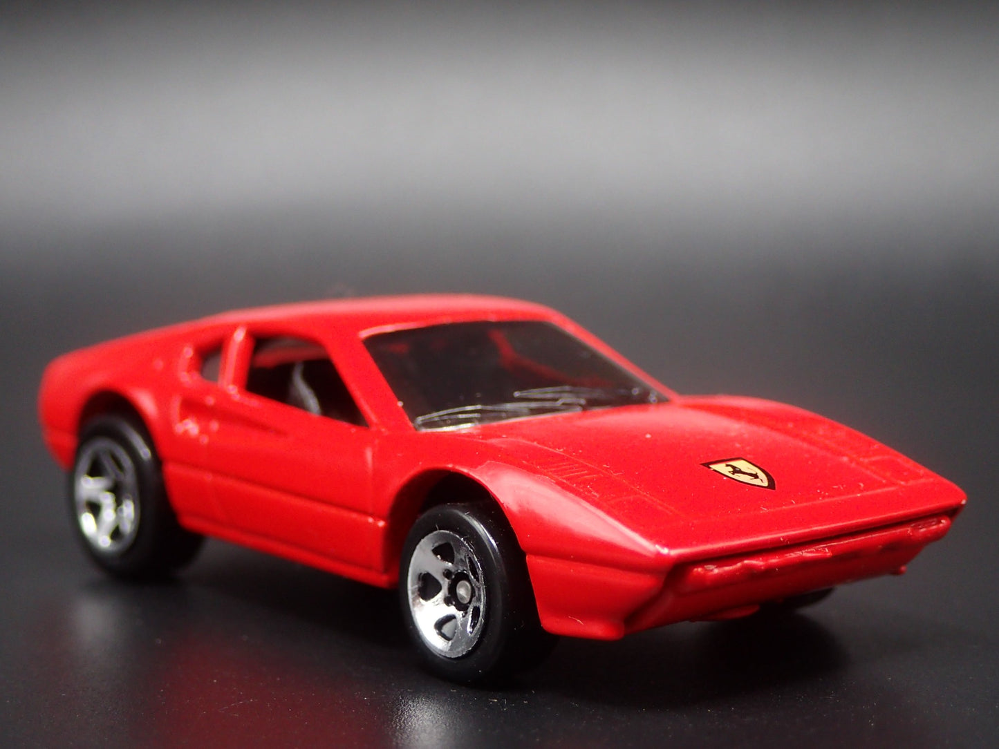 1975-1985 FERRARI 308 SUPER CAR 1:64 SCALE COLLECTIBLE DIORAMA DIECAST MODEL CAR
