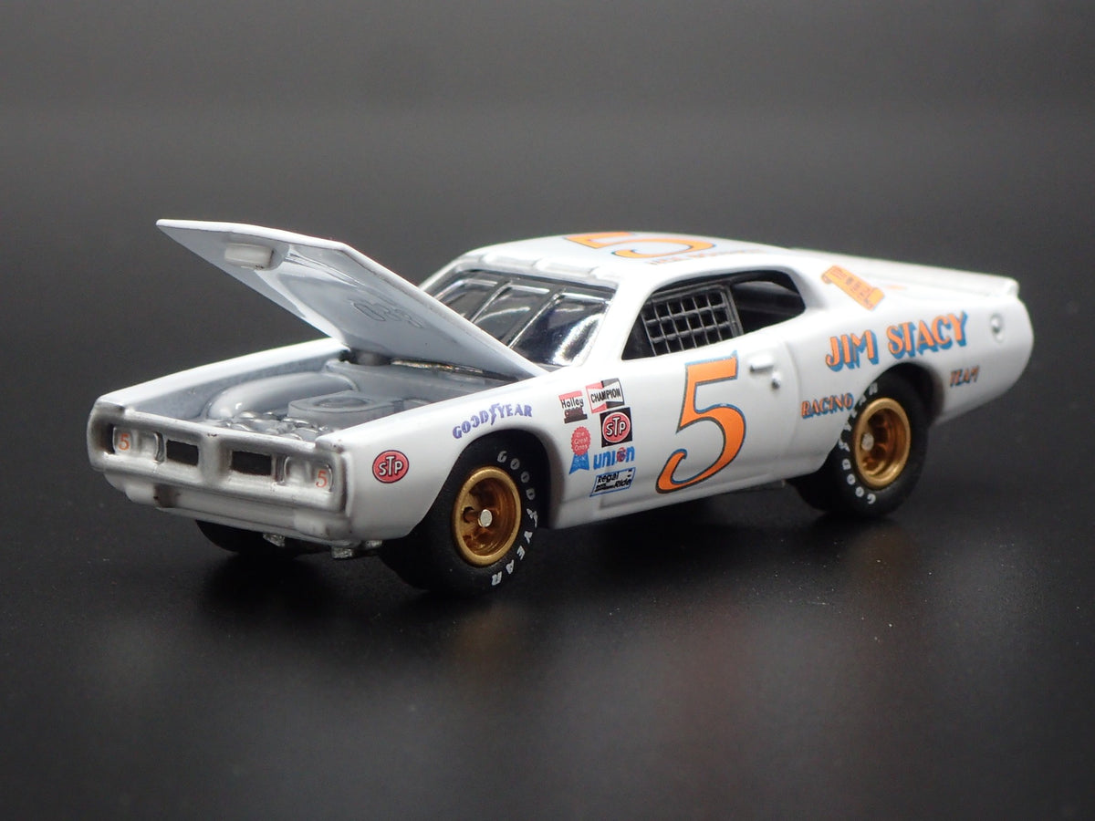 1977 77 DODGE CHARGER NEIL BONNETT 5 NASCAR 1:64 SCALE DIORAMA DIECAST MODEL CAR-Burning Rubber Toy Company