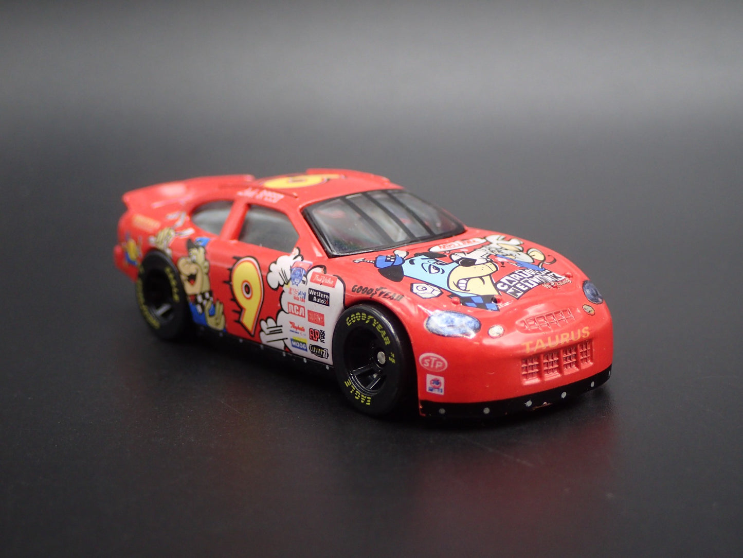 1998 98 FORD TAURUS NASCAR #9 SPEED CARTOON NETWORK 1/64 SCALE DIECAST MODEL CAR