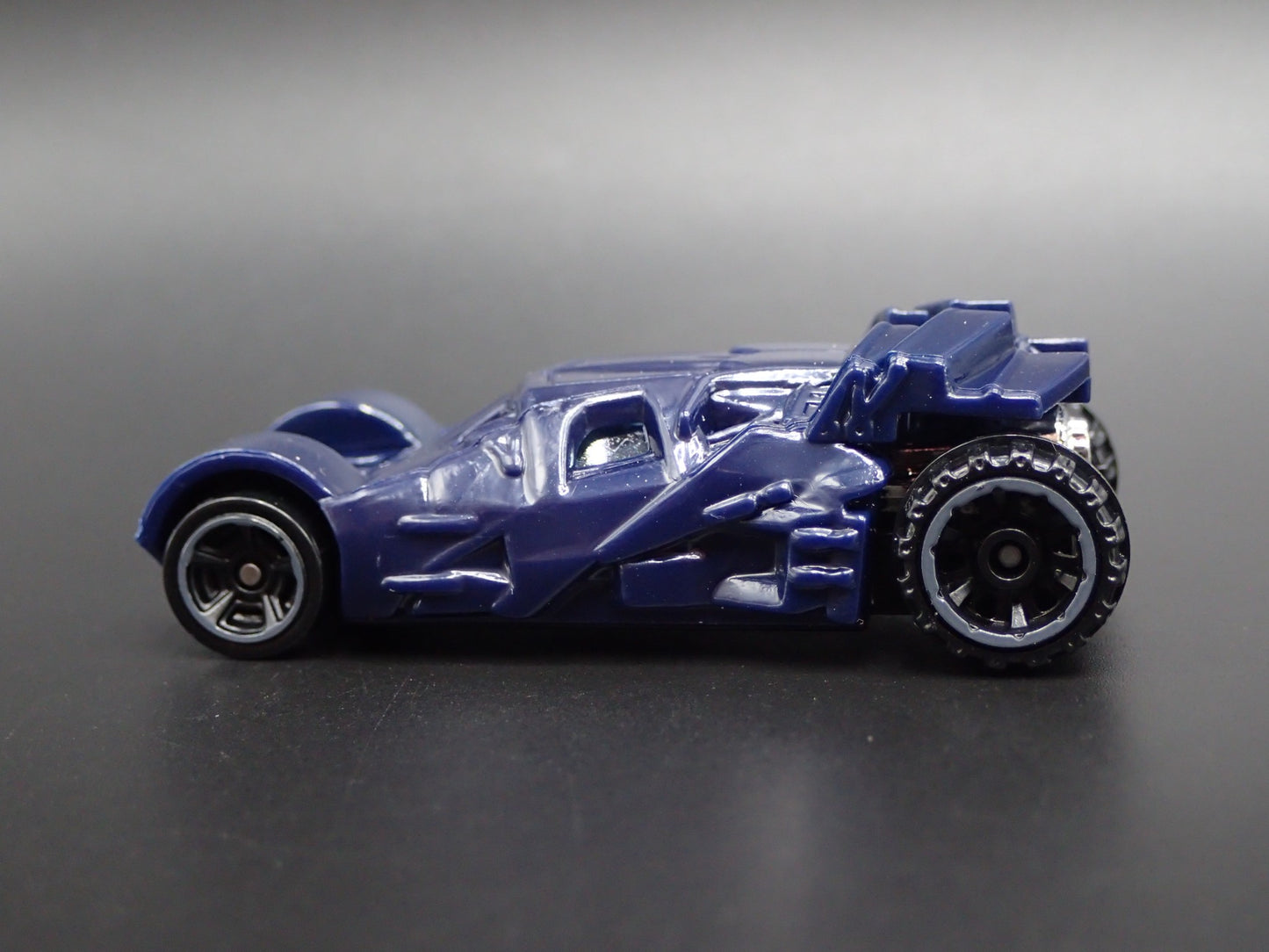 BATMAN BATMOBILE THE TUMBLER THE DARK KNIGHT RISES 1:64 SCALE DIECAST MODEL CAR