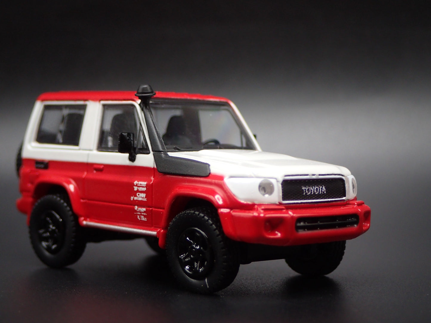 TOYOTA LAND CRUISER 70 SERIES 1/64 SCALE COLLECTIBLE DIORAMA DIECAST MODEL CAR
