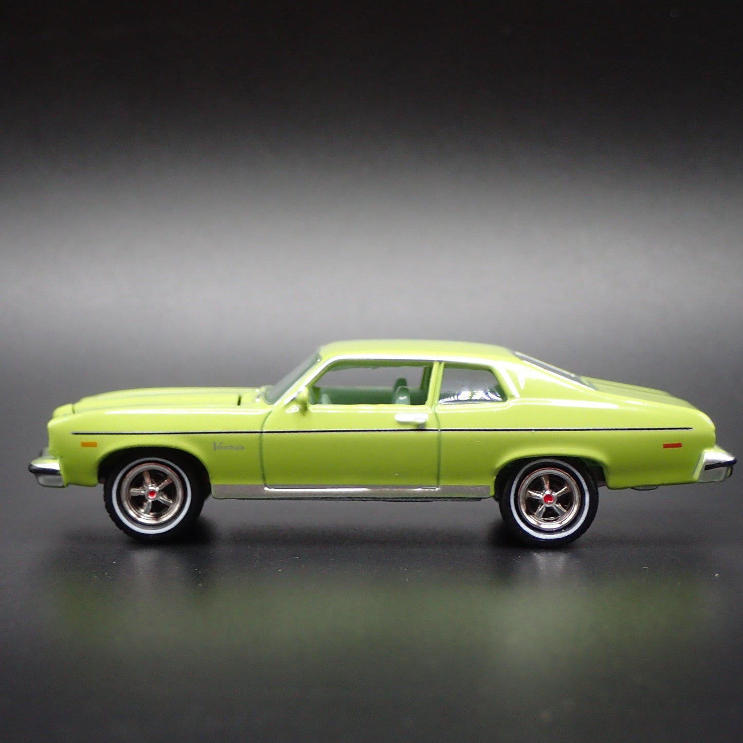 1974 74 PONTIAC VENTURA MUSCLE CAR GREEN 1:64 SCALE DIORAMA DIECAST MODEL CAR