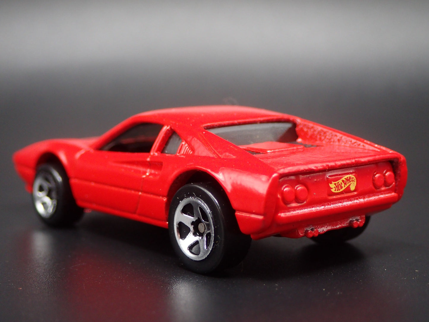 1975-1985 FERRARI 308 SUPER CAR 1:64 SCALE COLLECTIBLE DIORAMA DIECAST MODEL CAR