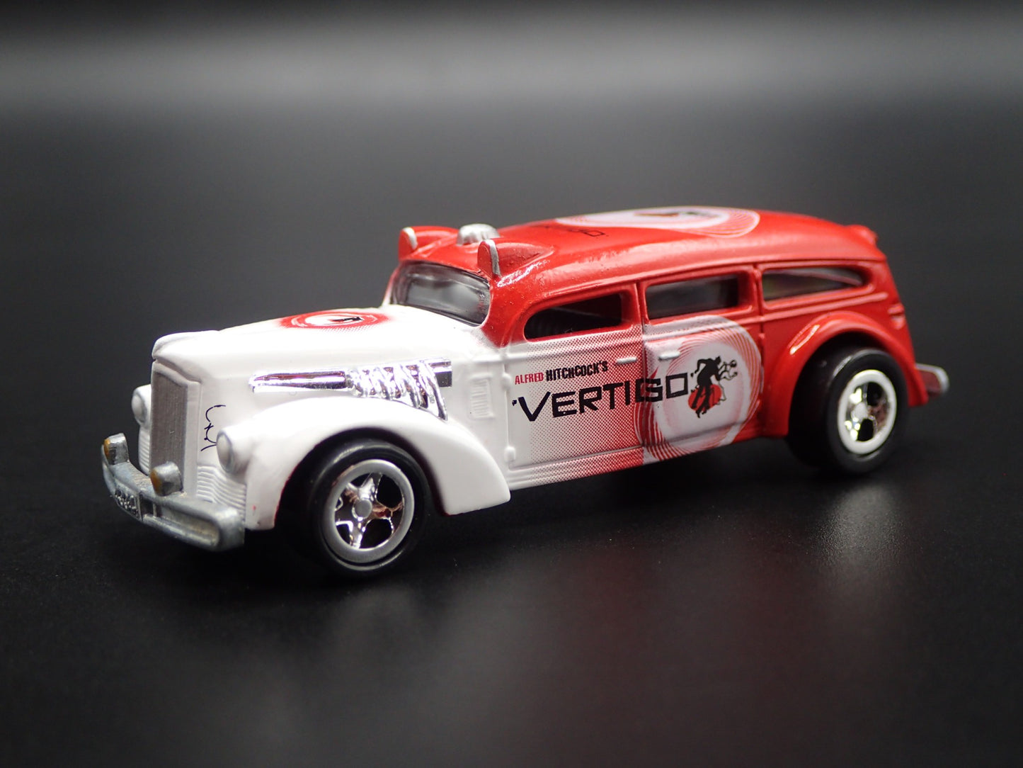 MEAT WAGON AMBULANCE VERTIGO 1:64 SCALE COLLECTIBLE DIORAMA DIECAST MODEL CAR