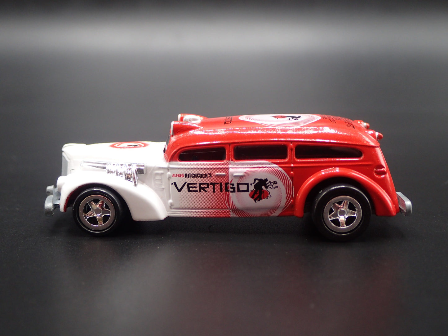 MEAT WAGON AMBULANCE VERTIGO 1:64 SCALE COLLECTIBLE DIORAMA DIECAST MODEL CAR