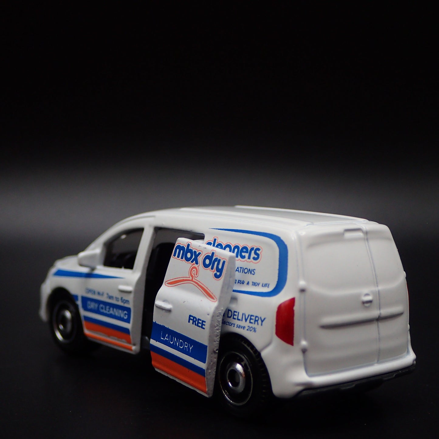 2022-2025 NISSAN TOWNSTAR VAN DRY CLEANERS 1:64 SCALE DIORAMA DIECAST MODEL CAR