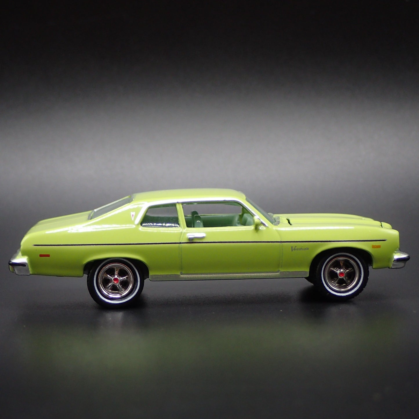 1974 74 PONTIAC VENTURA MUSCLE CAR GREEN 1:64 SCALE DIORAMA DIECAST MODEL CAR