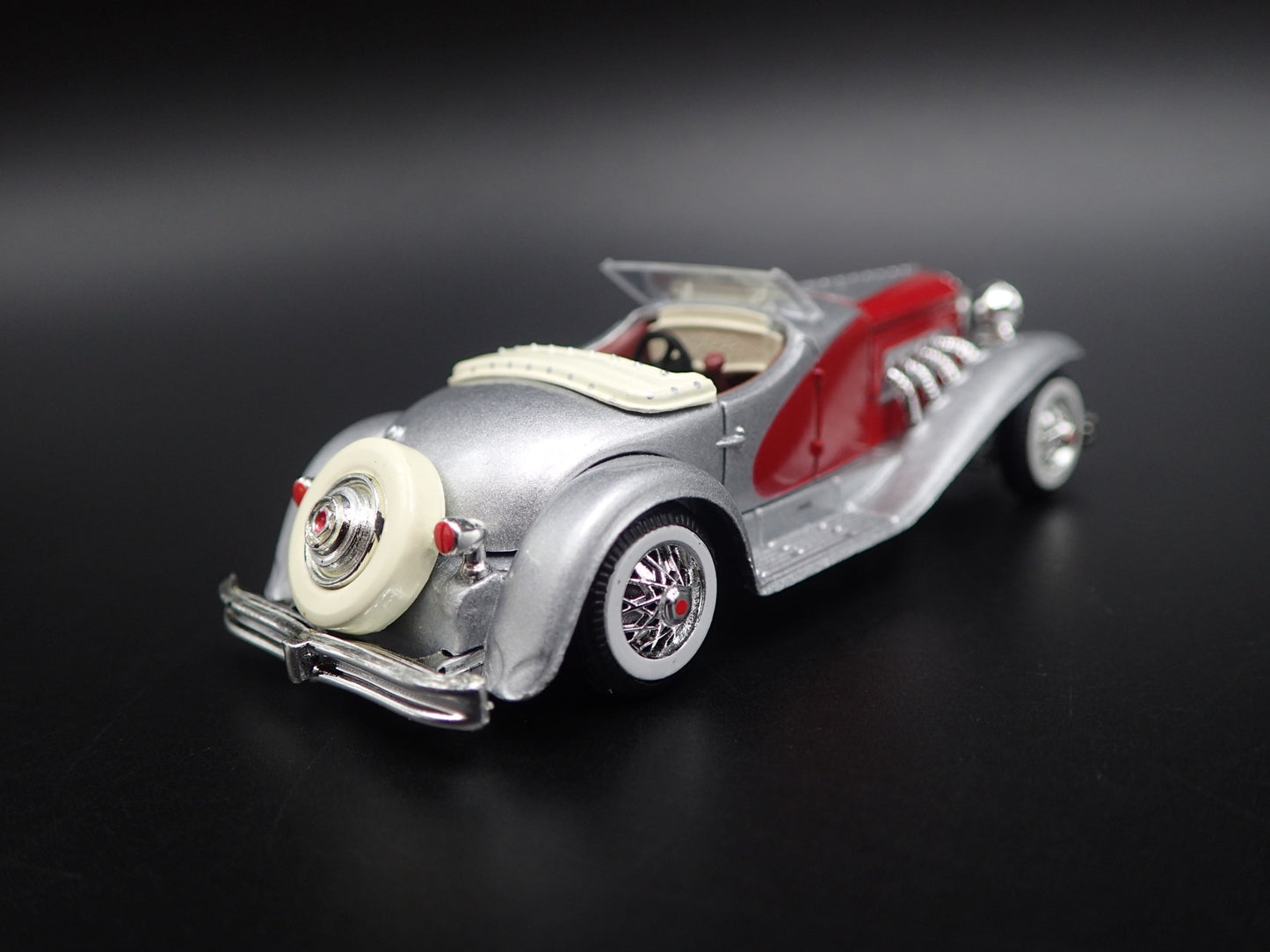 1935 35 DUESENBERG SSJ SPEEDSTER SILVER 1/64 SCALE DIORAMA DIECAST MODEL CAR