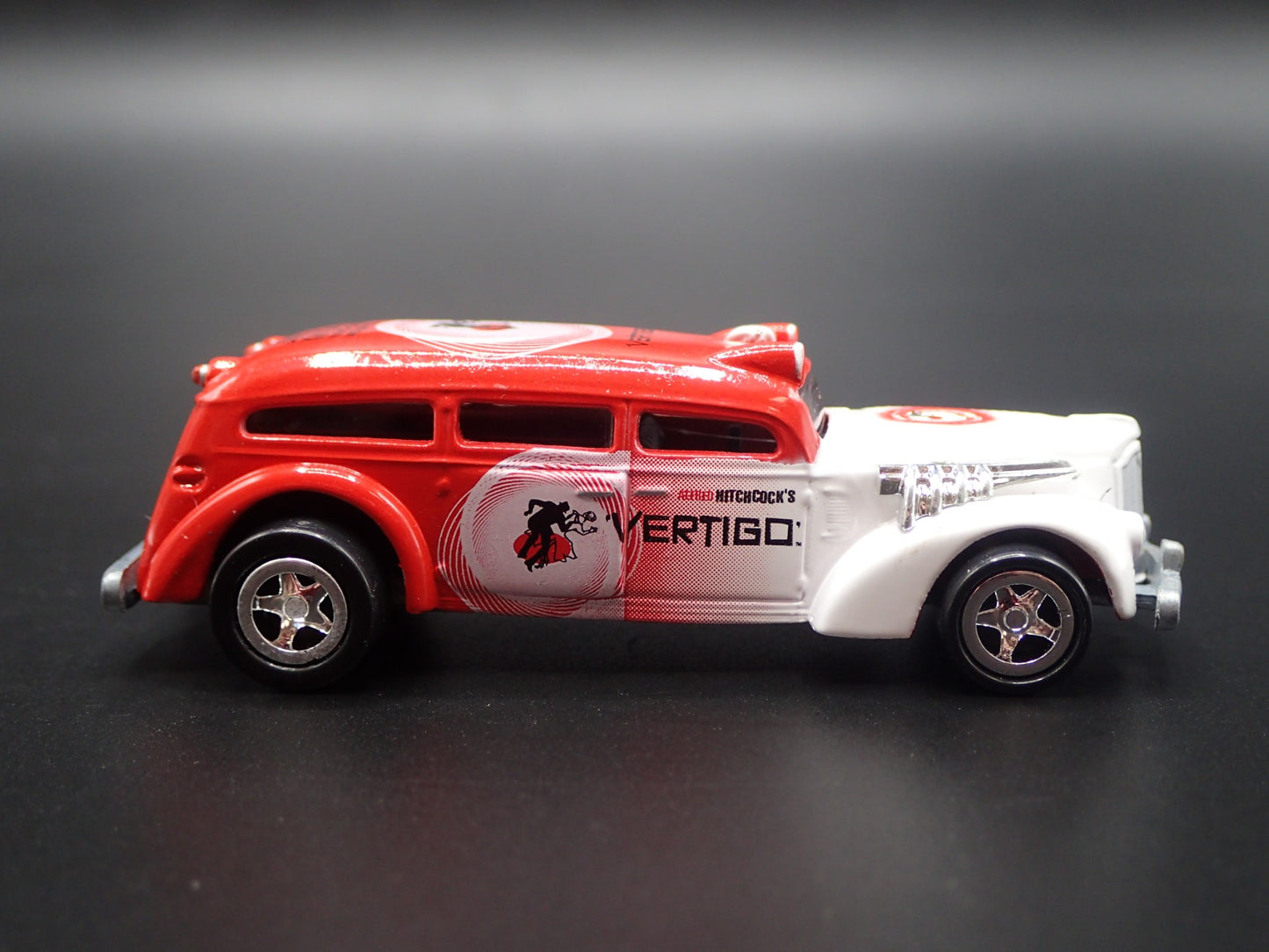 MEAT WAGON AMBULANCE VERTIGO 1:64 SCALE COLLECTIBLE DIORAMA DIECAST MODEL CAR