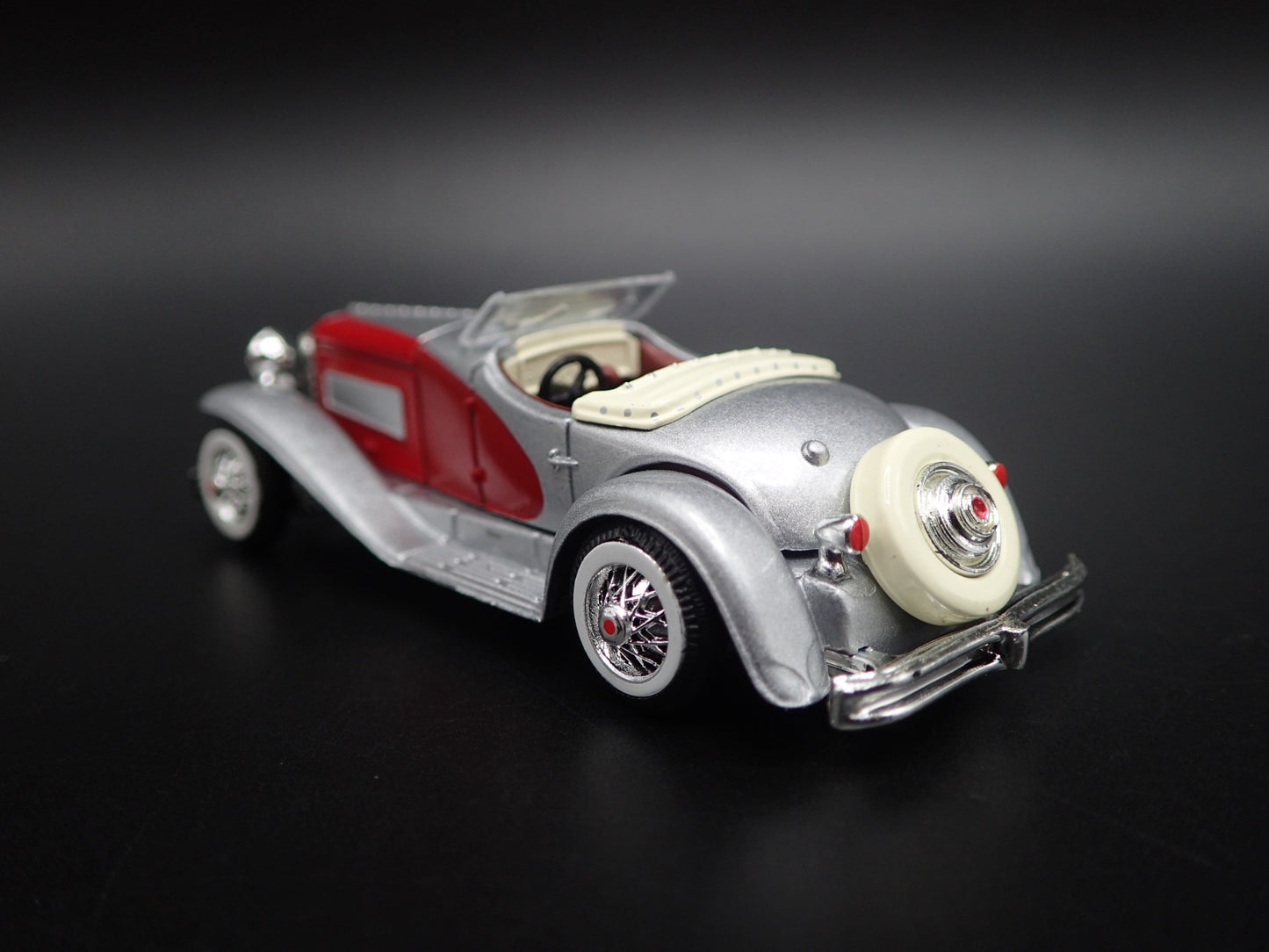 1935 35 DUESENBERG SSJ SPEEDSTER SILVER 1/64 SCALE DIORAMA DIECAST MODEL CAR