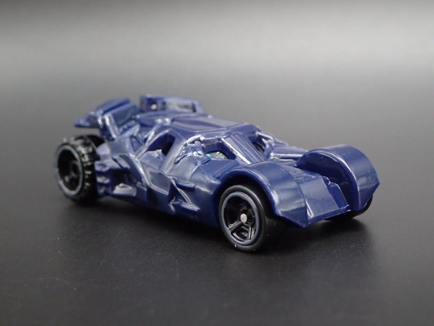 BATMAN BATMOBILE THE TUMBLER THE DARK KNIGHT RISES 1:64 SCALE DIECAST MODEL CAR