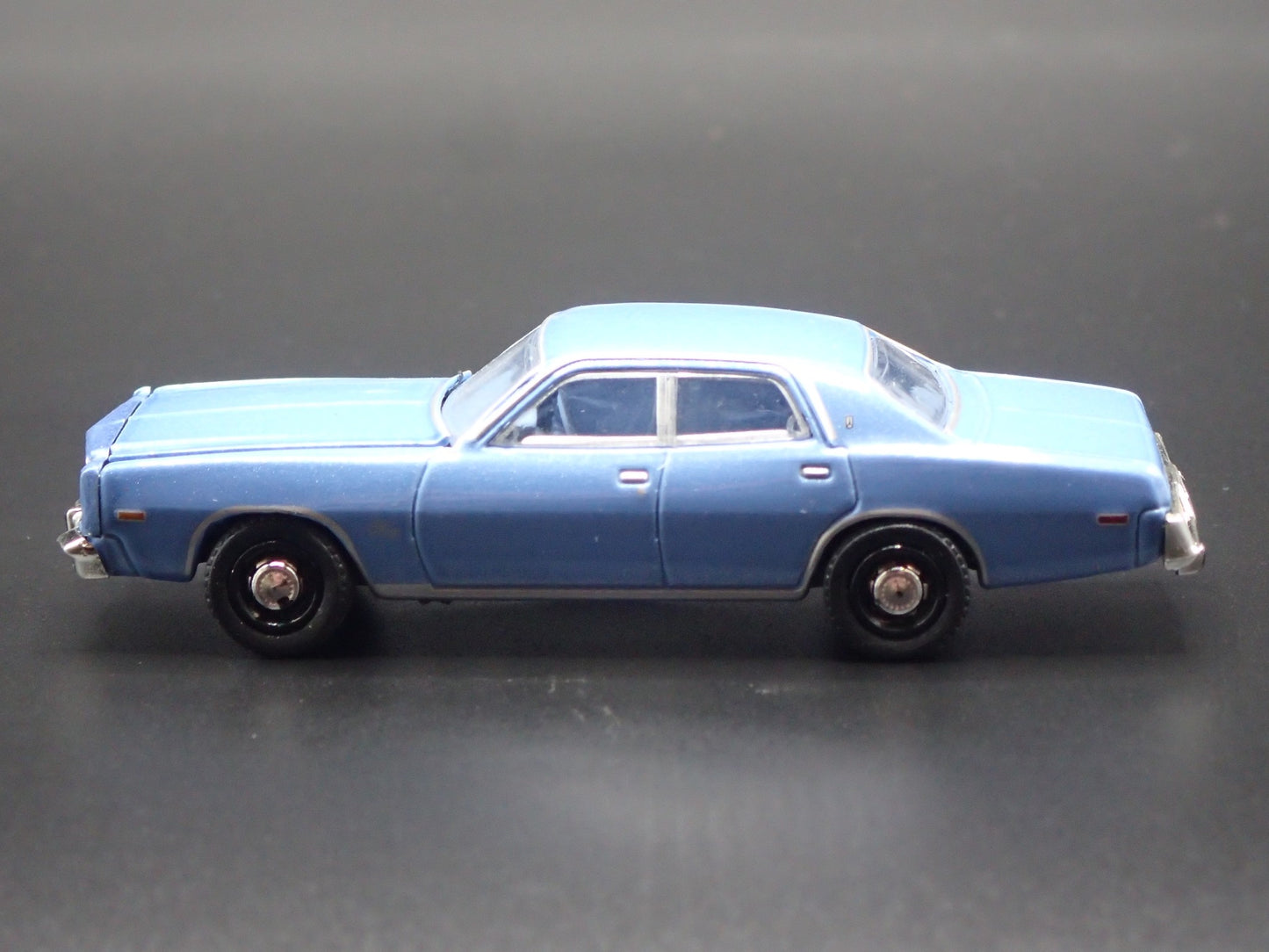 1977 77 PLYMOUTH FURY 4 FOUR DOOR 1:64 SCALE COLLECTIBLE DIORAMA ECAST MODEL CAR