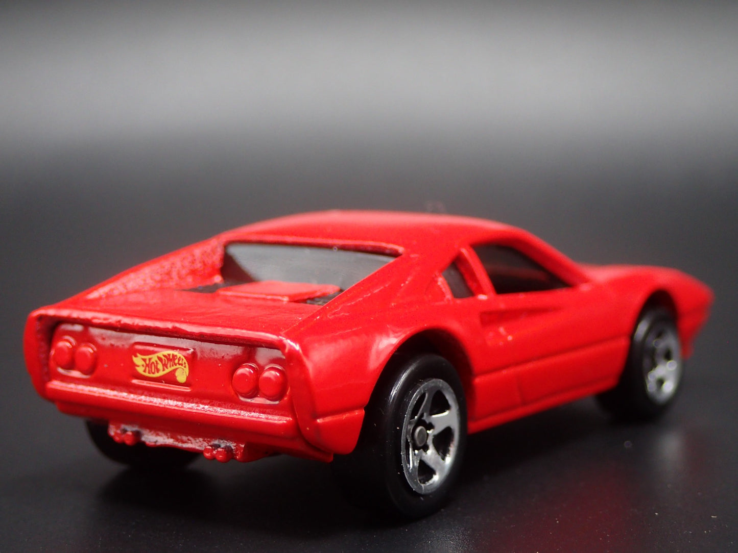 1975-1985 FERRARI 308 SUPER CAR 1:64 SCALE COLLECTIBLE DIORAMA DIECAST MODEL CAR