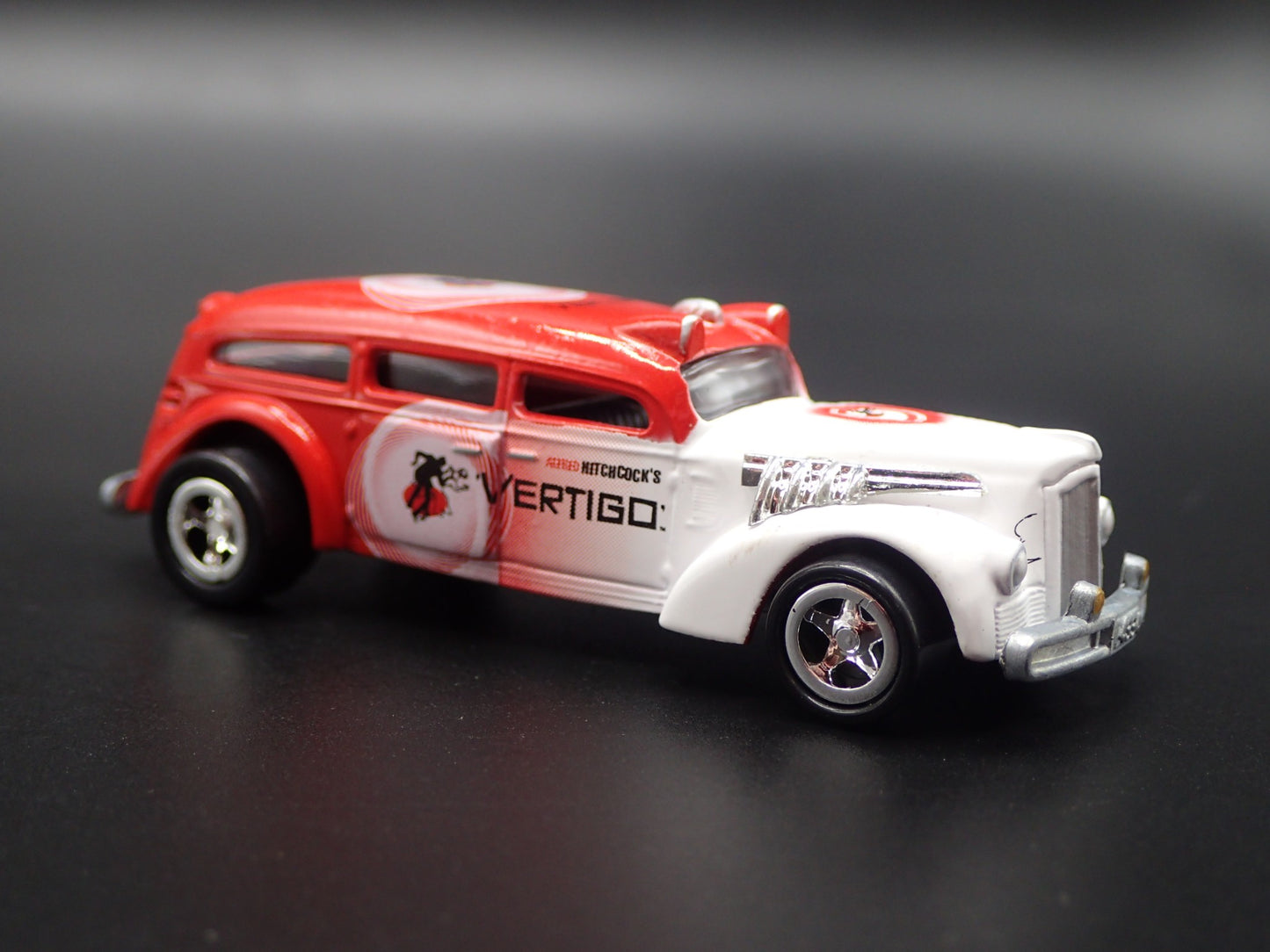MEAT WAGON AMBULANCE VERTIGO 1:64 SCALE COLLECTIBLE DIORAMA DIECAST MODEL CAR