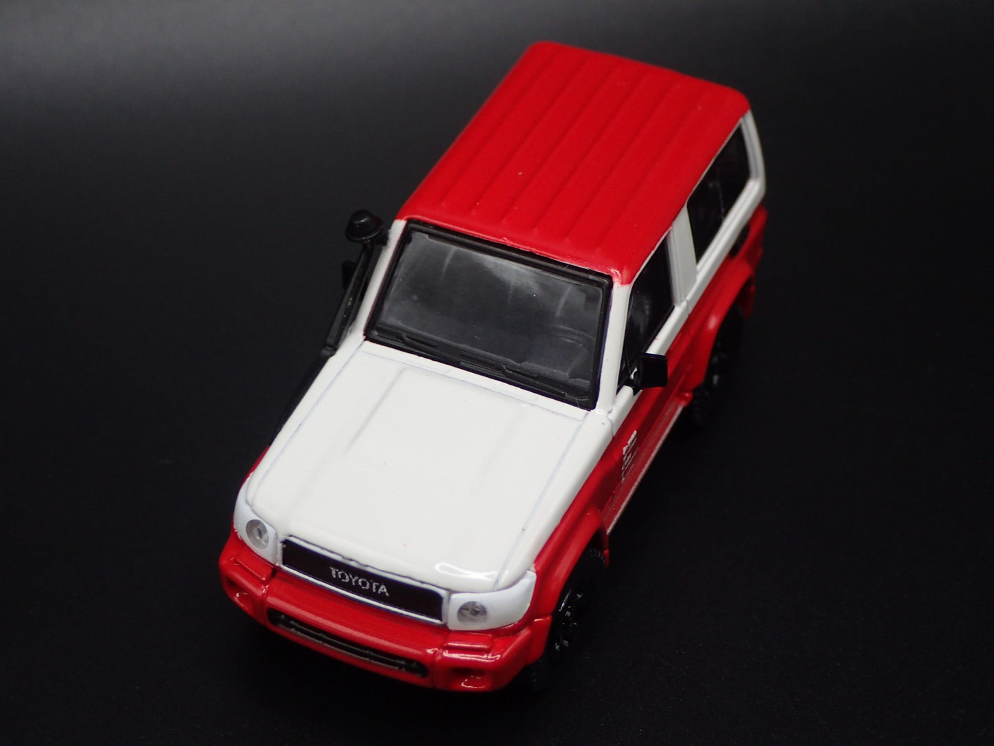 TOYOTA LAND CRUISER 70 SERIES 1/64 SCALE COLLECTIBLE DIORAMA DIECAST MODEL CAR