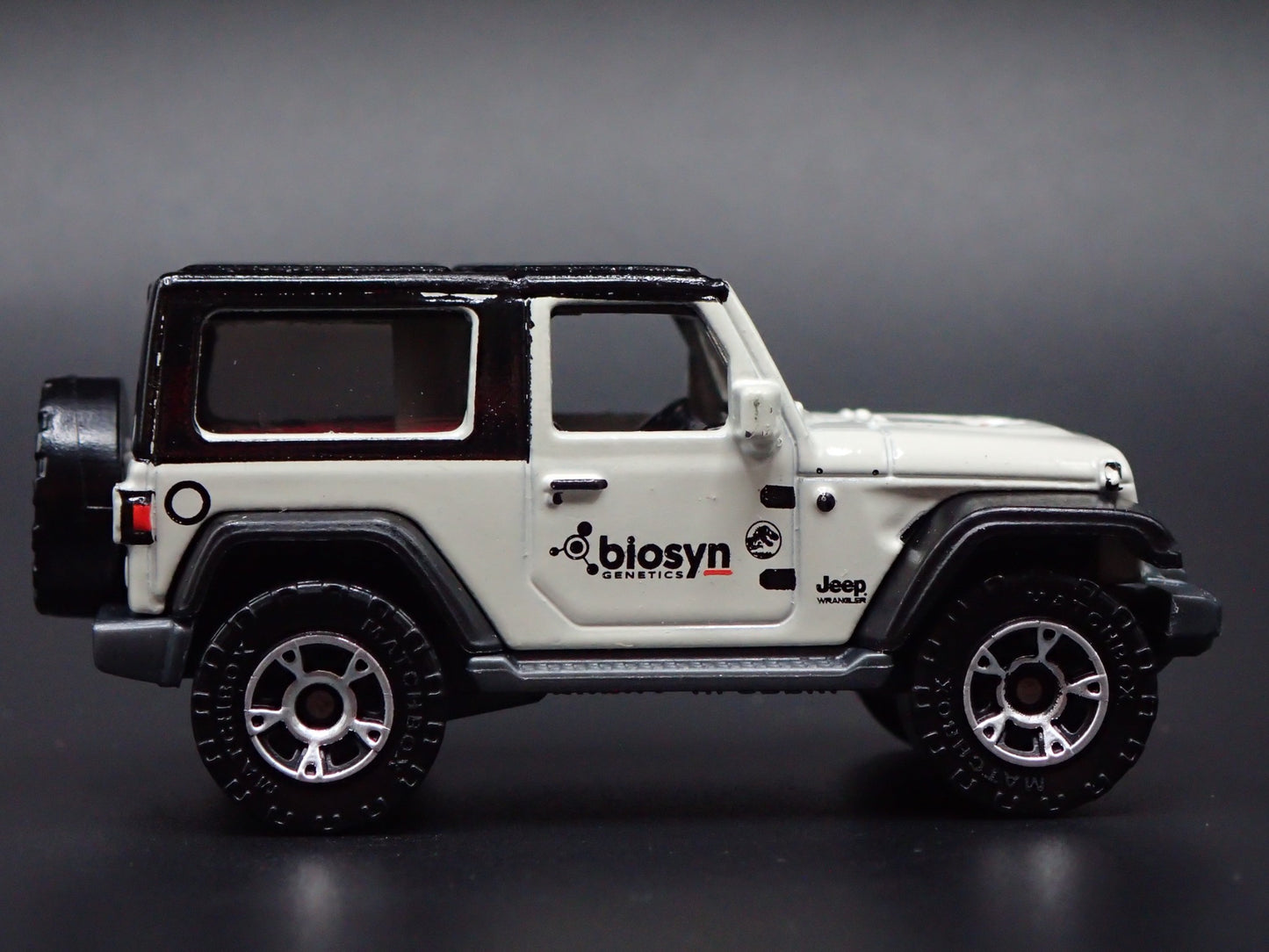 2018 18 JEEP WRANGLER BIOSYN JURASSIC WORLD 2 DOOR 1:64 SCALE DIECAST MODEL CAR
