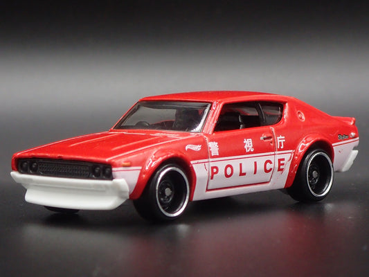1972-1973 NISSAN SKYLINE 2000 GTR POLICE 1:64 SCALE DIORAMA DIECAST MODEL CAR