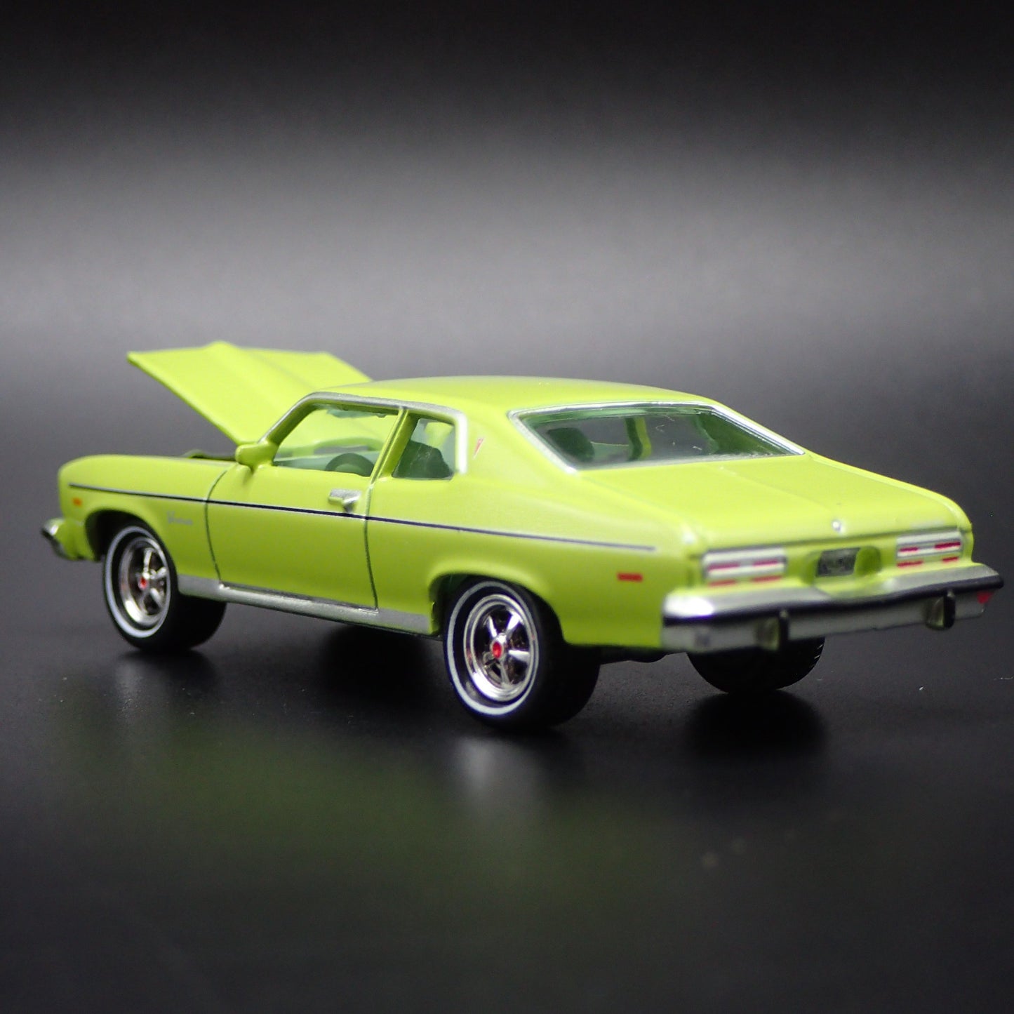 1974 74 PONTIAC VENTURA MUSCLE CAR GREEN 1:64 SCALE DIORAMA DIECAST MODEL CAR