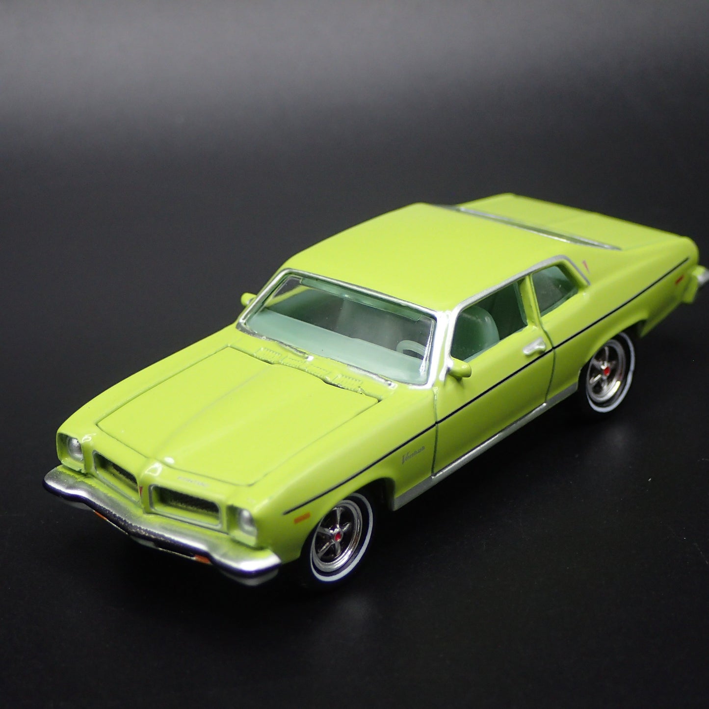 1974 74 PONTIAC VENTURA MUSCLE CAR GREEN 1:64 SCALE DIORAMA DIECAST MODEL CAR