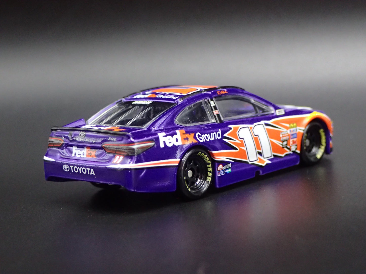 2018 18 NASCAR TOYOTA CAMRY FEDEX GROUND HAMLIN #11 1/64 SCALE DIECAST MODEL CAR