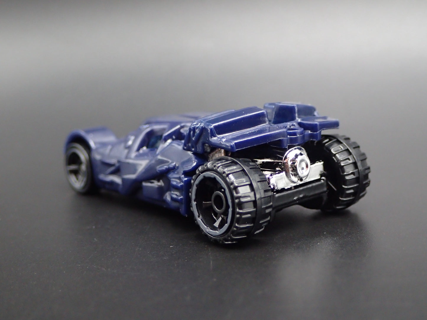 BATMAN BATMOBILE THE TUMBLER THE DARK KNIGHT RISES 1:64 SCALE DIECAST MODEL CAR