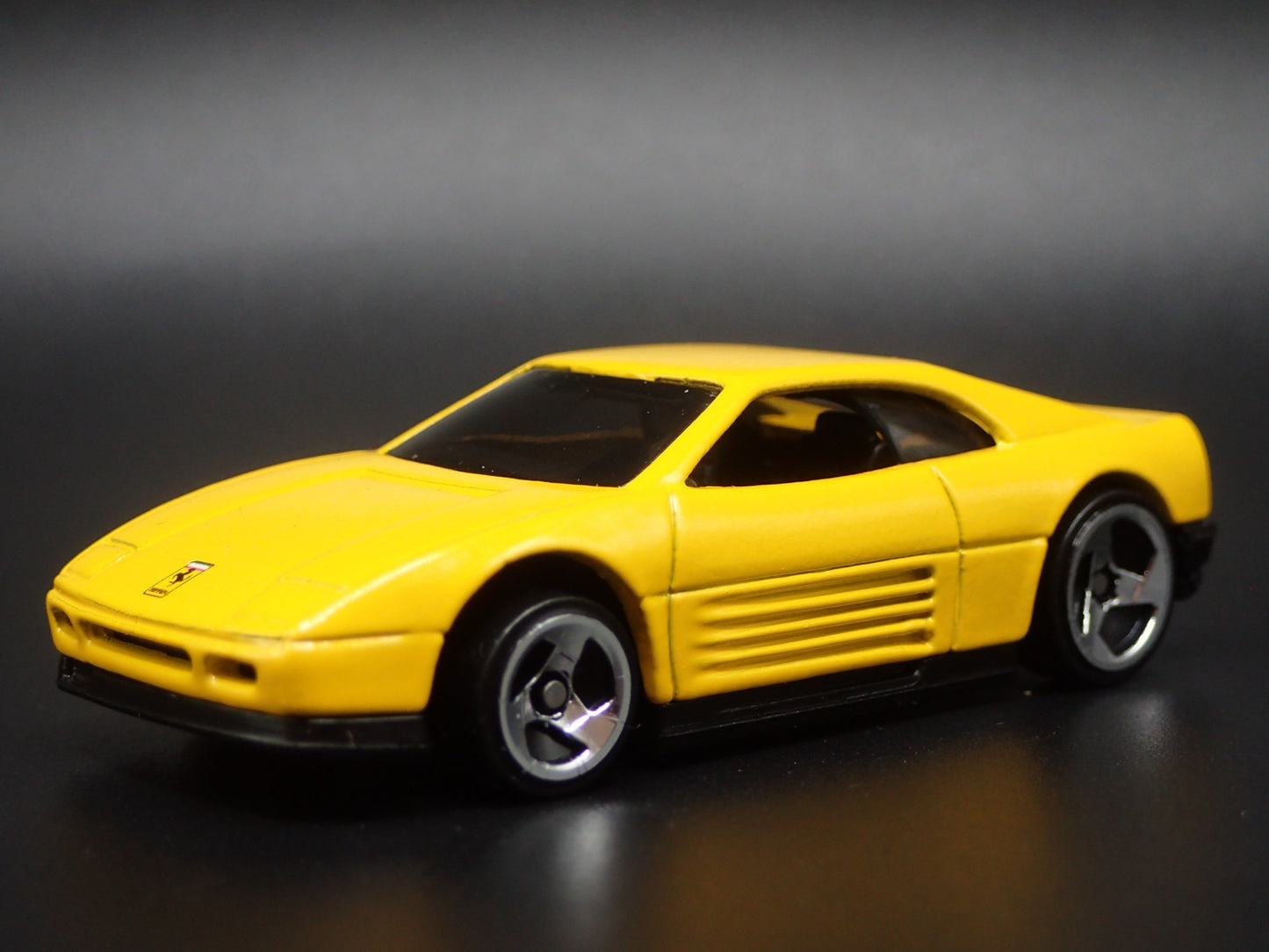 1989-1995 FERRARI 348 SUPER CAR 1:64 SCALE COLLECTIBLE DIORAMA DIECAST MODEL CAR