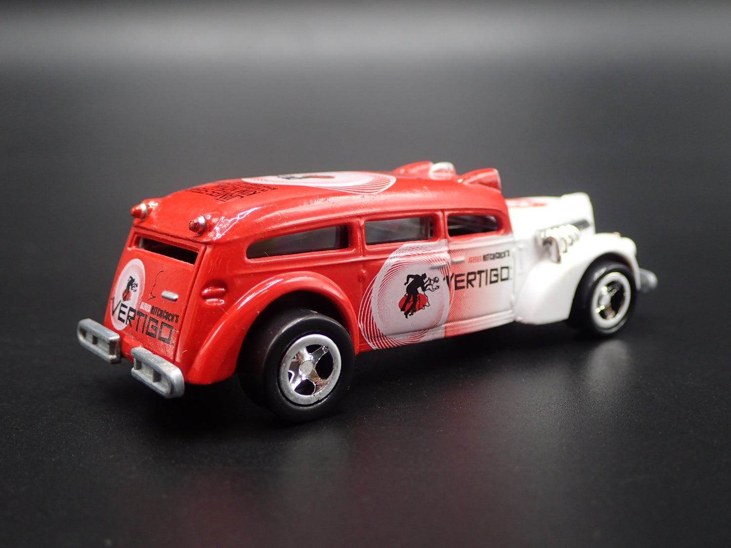MEAT WAGON AMBULANCE VERTIGO 1:64 SCALE COLLECTIBLE DIORAMA DIECAST MODEL CAR