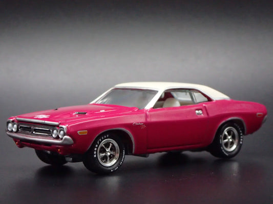 1971 71 DODGE CHALLENGER RT 1/64 SCALE COLLECTIBLE DIORAMA DIECAST MODEL CAR