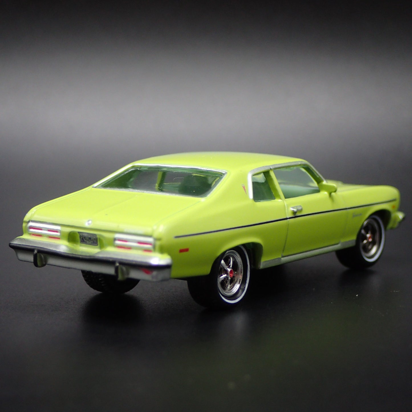 1974 74 PONTIAC VENTURA MUSCLE CAR GREEN 1:64 SCALE DIORAMA DIECAST MODEL CAR