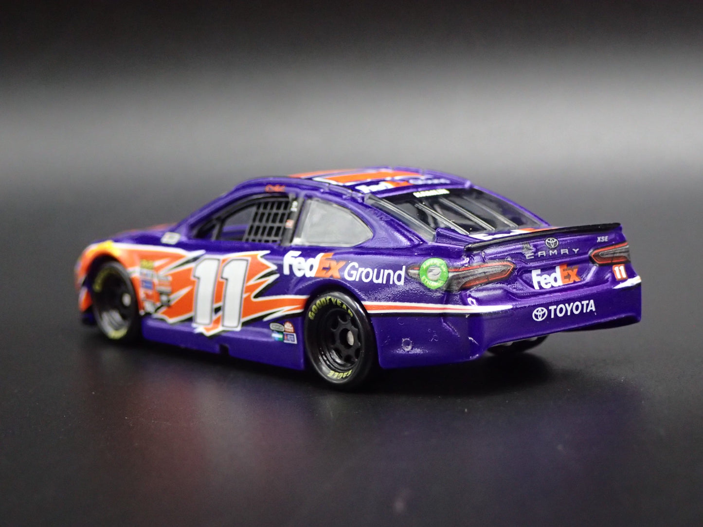 2018 18 NASCAR TOYOTA CAMRY FEDEX GROUND HAMLIN #11 1/64 SCALE DIECAST MODEL CAR