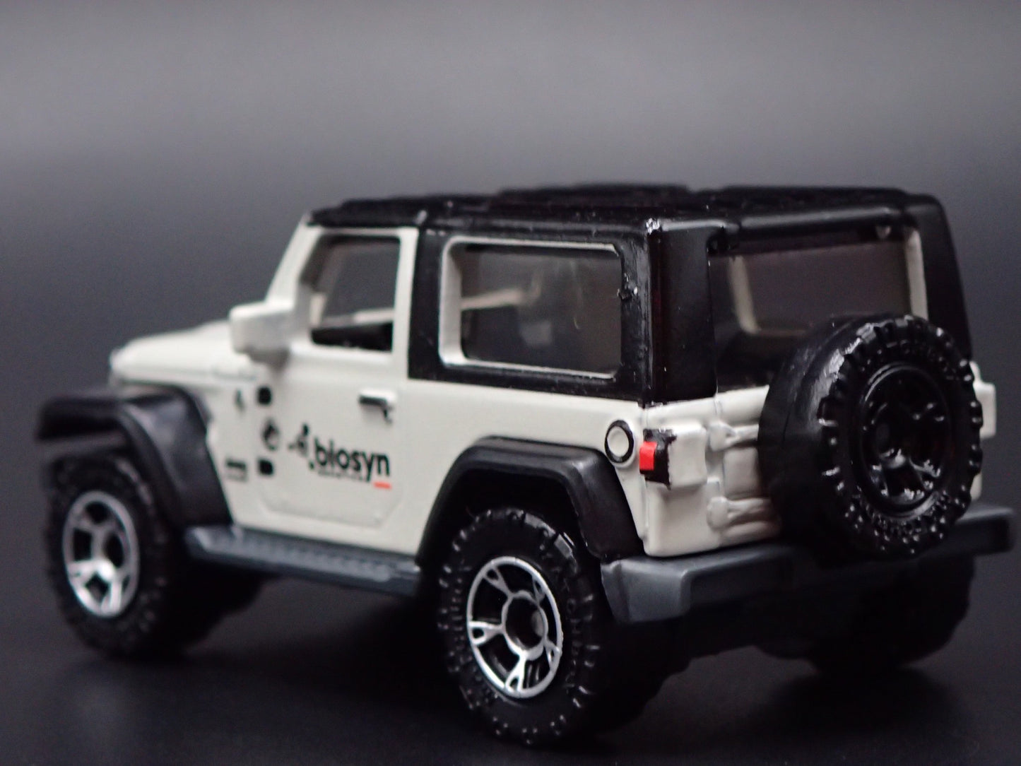 2018 18 JEEP WRANGLER BIOSYN JURASSIC WORLD 2 DOOR 1:64 SCALE DIECAST MODEL CAR