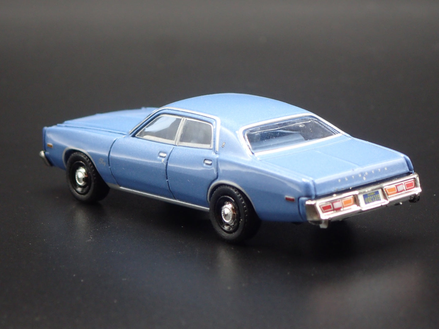 1977 77 PLYMOUTH FURY 4 FOUR DOOR 1:64 SCALE COLLECTIBLE DIORAMA ECAST MODEL CAR