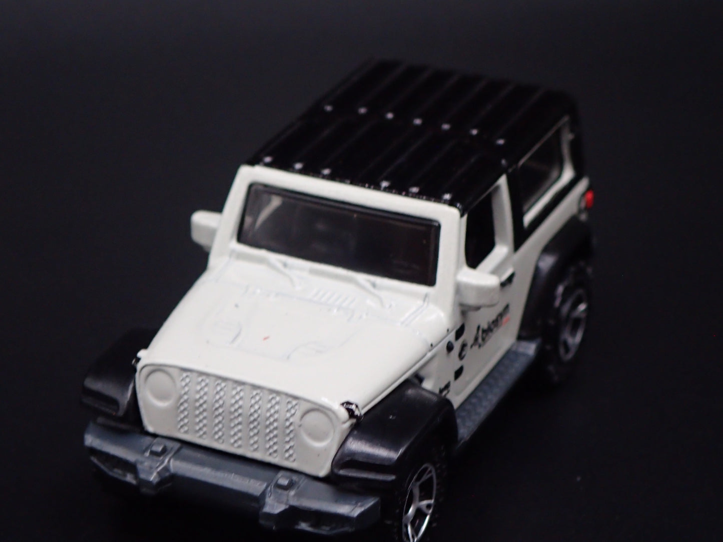 2018 18 JEEP WRANGLER BIOSYN JURASSIC WORLD 2 DOOR 1:64 SCALE DIECAST MODEL CAR