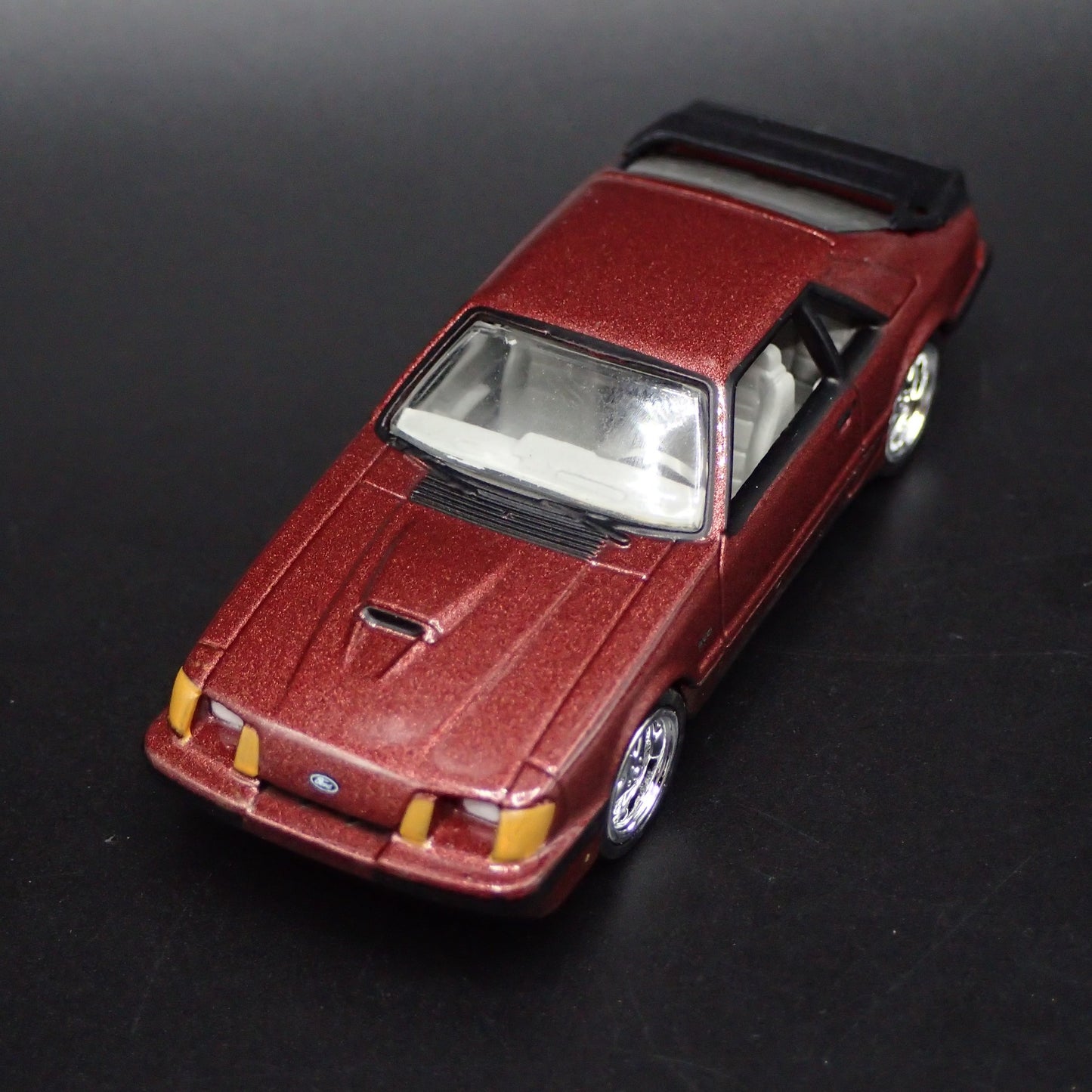1984 84 FORD MUSTANG SVO FOX BODY MAROON 1:64 SCALE DIORAMA DIECAST MODEL CAR