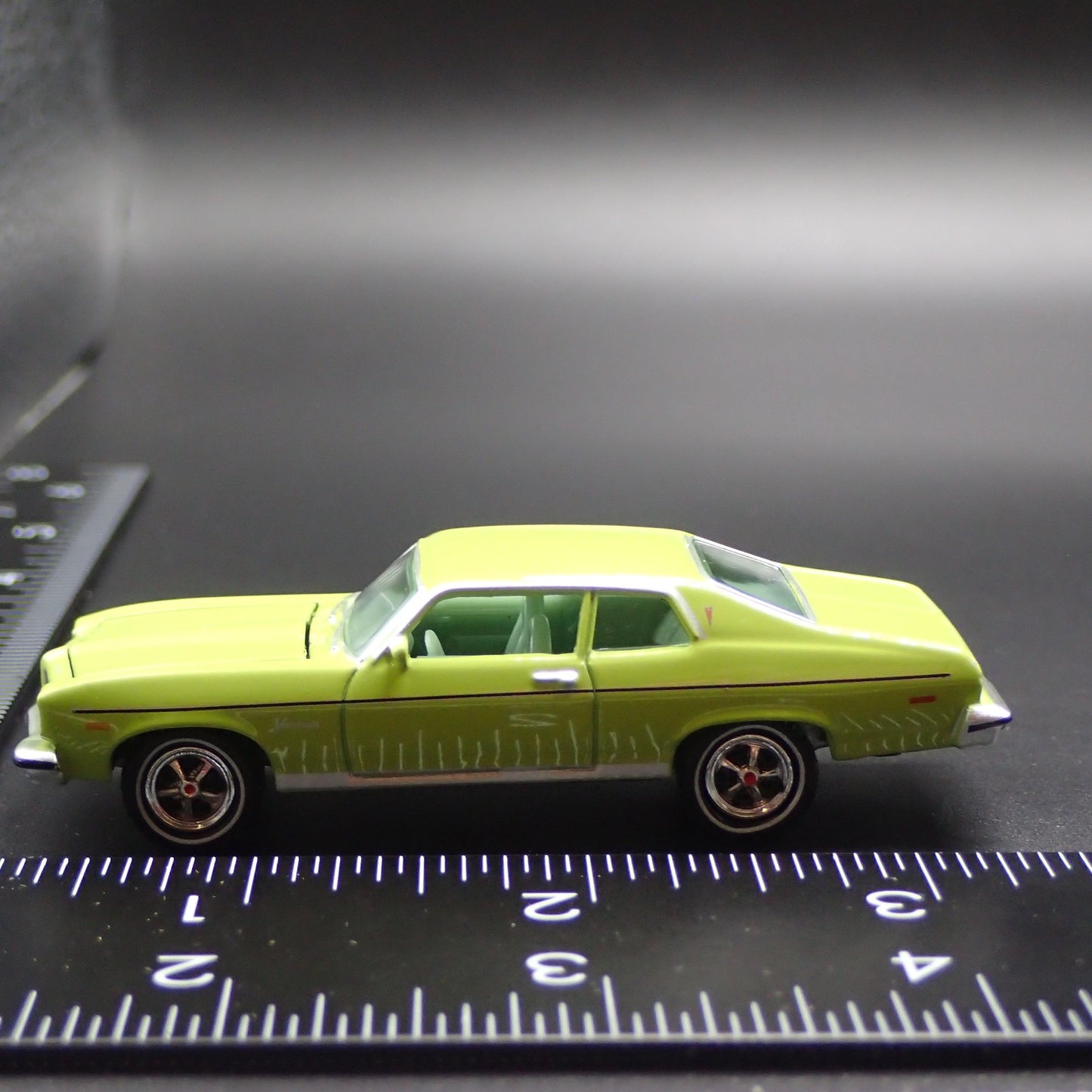 1974 74 PONTIAC VENTURA MUSCLE CAR GREEN 1:64 SCALE DIORAMA DIECAST MODEL CAR