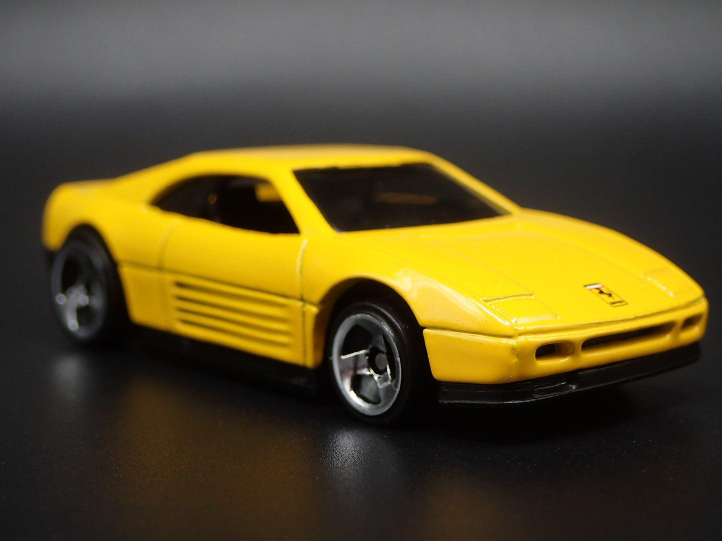 1989-1995 FERRARI 348 SUPER CAR 1:64 SCALE COLLECTIBLE DIORAMA DIECAST MODEL CAR