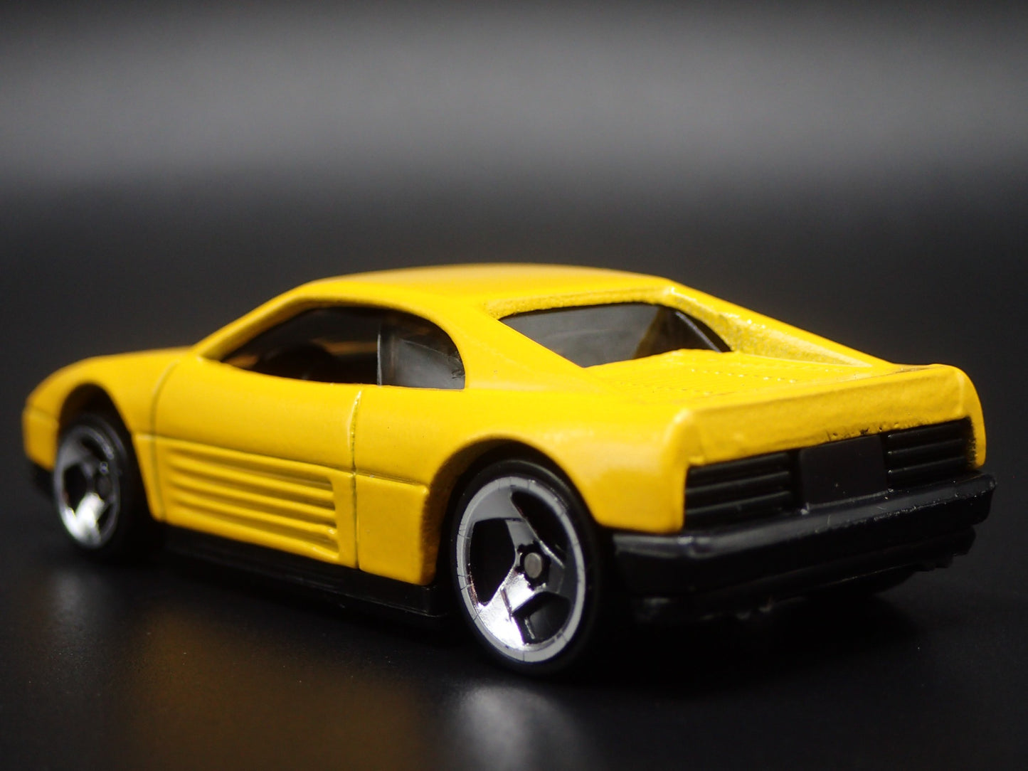 1989-1995 FERRARI 348 SUPER CAR 1:64 SCALE COLLECTIBLE DIORAMA DIECAST MODEL CAR