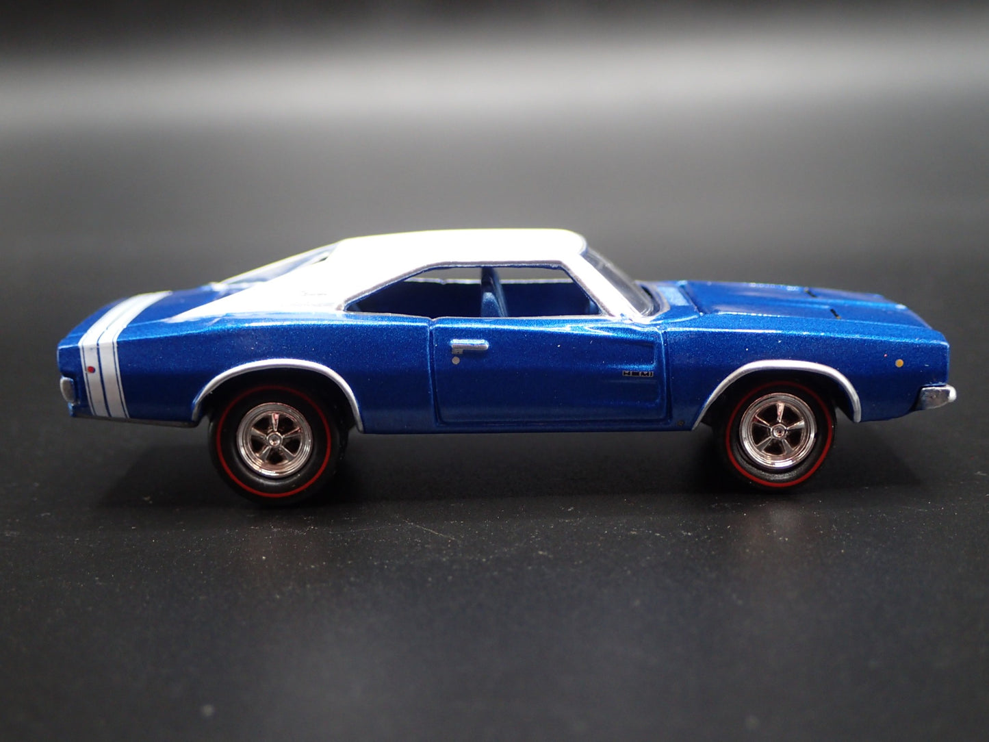 1968 68 DODGE CHARGER R/T HEMI BLUE 1:64 SCALE COLLECTIBLE DIECAST MODEL CAR