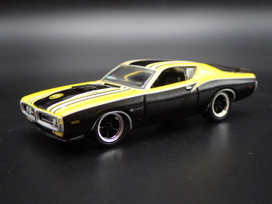 1971 71 DODGE CHARGER SUPER BEE 1:64 SCALE COLLECTIBLE DIORAMA DIECAST MODEL CAR-Burning Rubber Toy Company