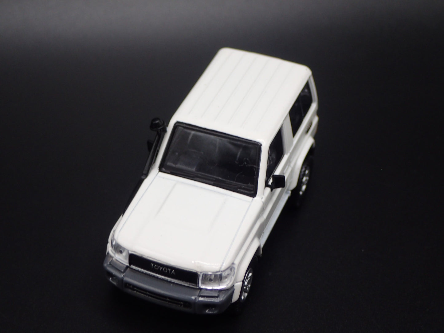 TOYOTA LAND CRUISER 70 SERIES 1/64 SCALE COLLECTIBLE DIORAMA DIECAST MODEL CAR