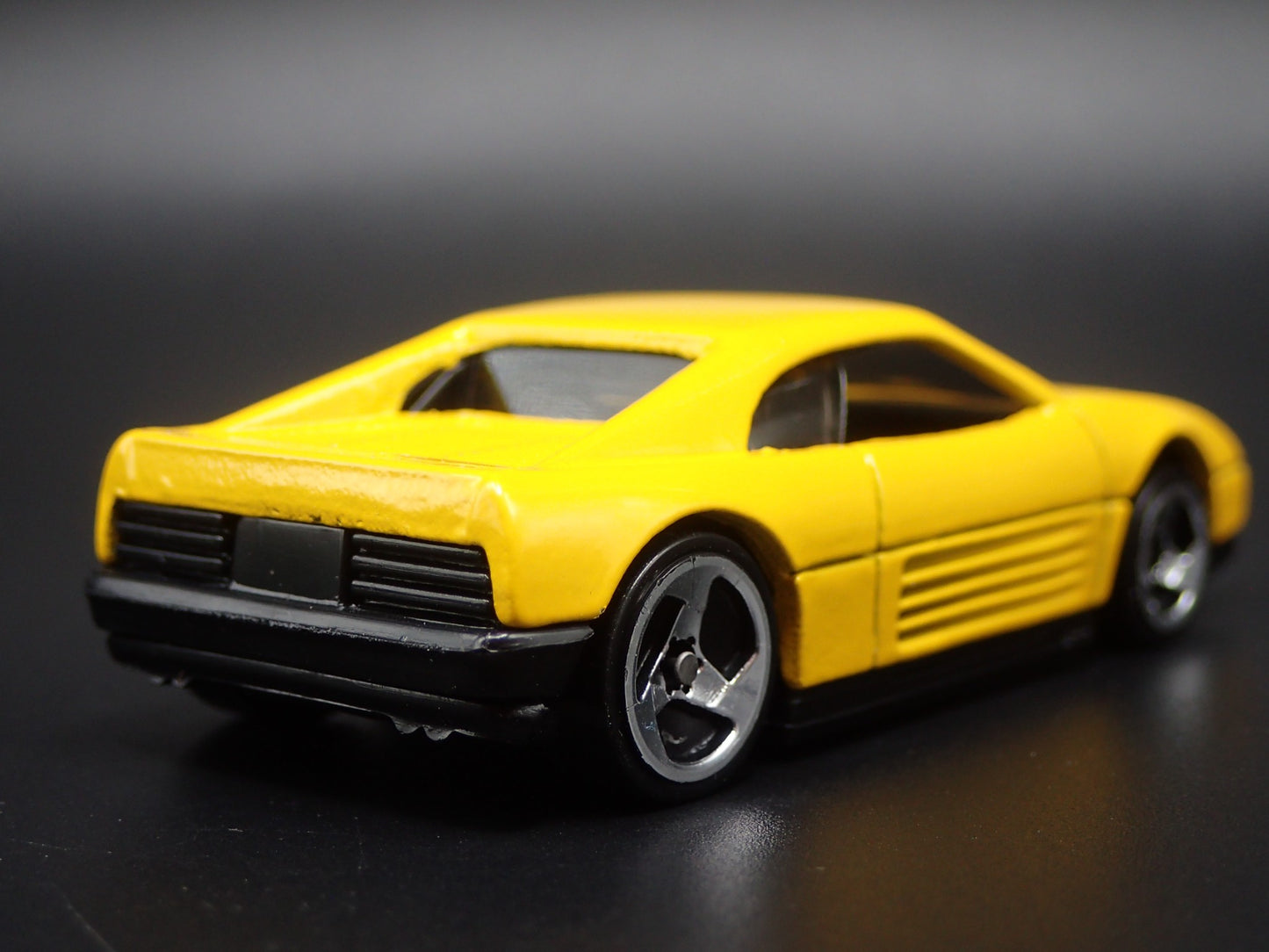 1989-1995 FERRARI 348 SUPER CAR 1:64 SCALE COLLECTIBLE DIORAMA DIECAST MODEL CAR