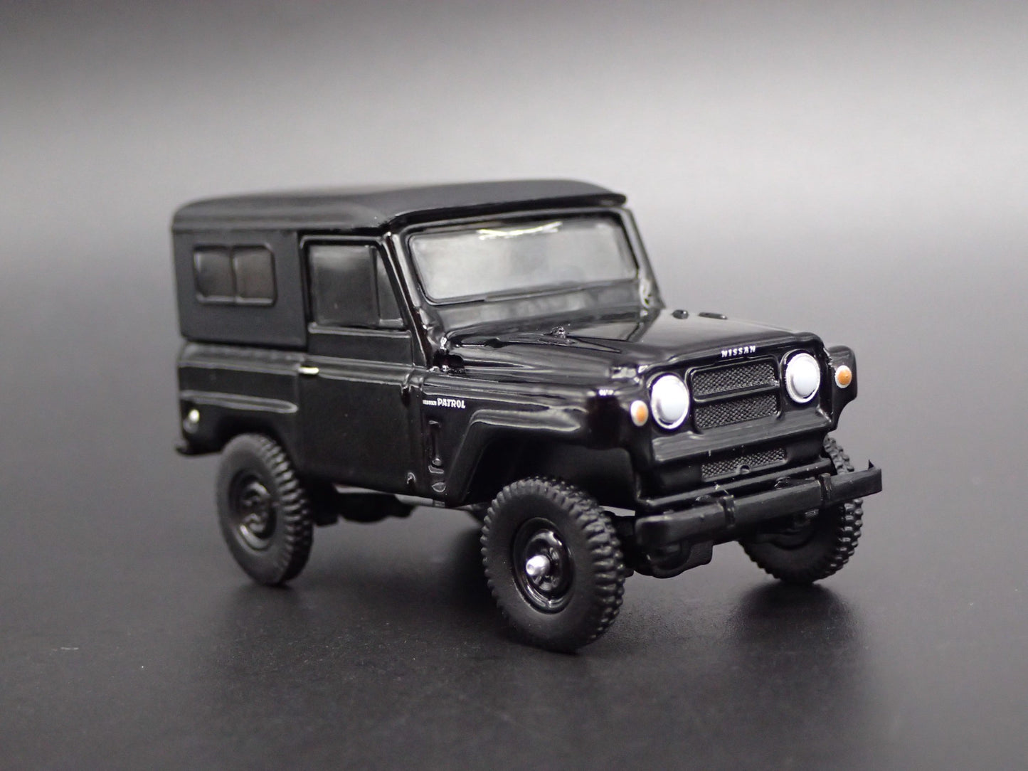 1960-1980 NISSAN PATROL SUV TRUCK BLACK 1:64 SCALE DIORAMA DIECAST MODEL CAR