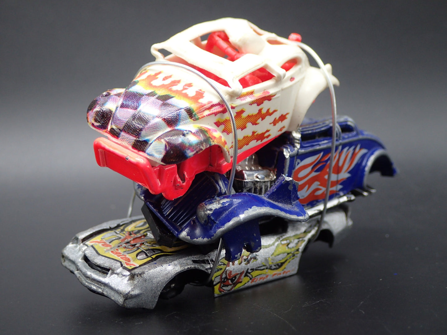 VW FORD CHEVY  3 CARS CRUSHED ON A FLATBED TRAILER 1:64 SCALE DIECAST MODEL CAR