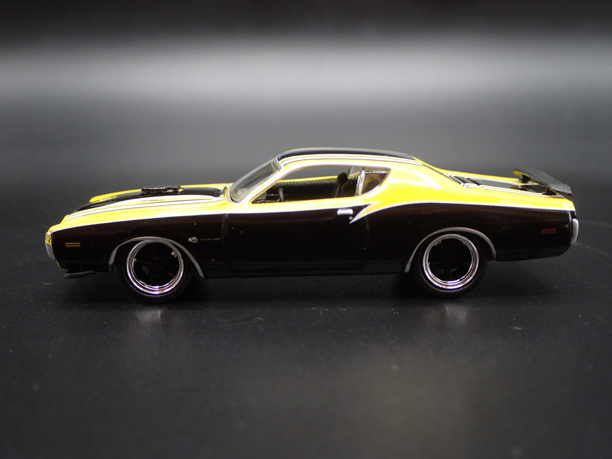 1971 71 DODGE CHARGER SUPER BEE 1:64 SCALE COLLECTIBLE DIORAMA DIECAST MODEL CAR-Burning Rubber Toy Company
