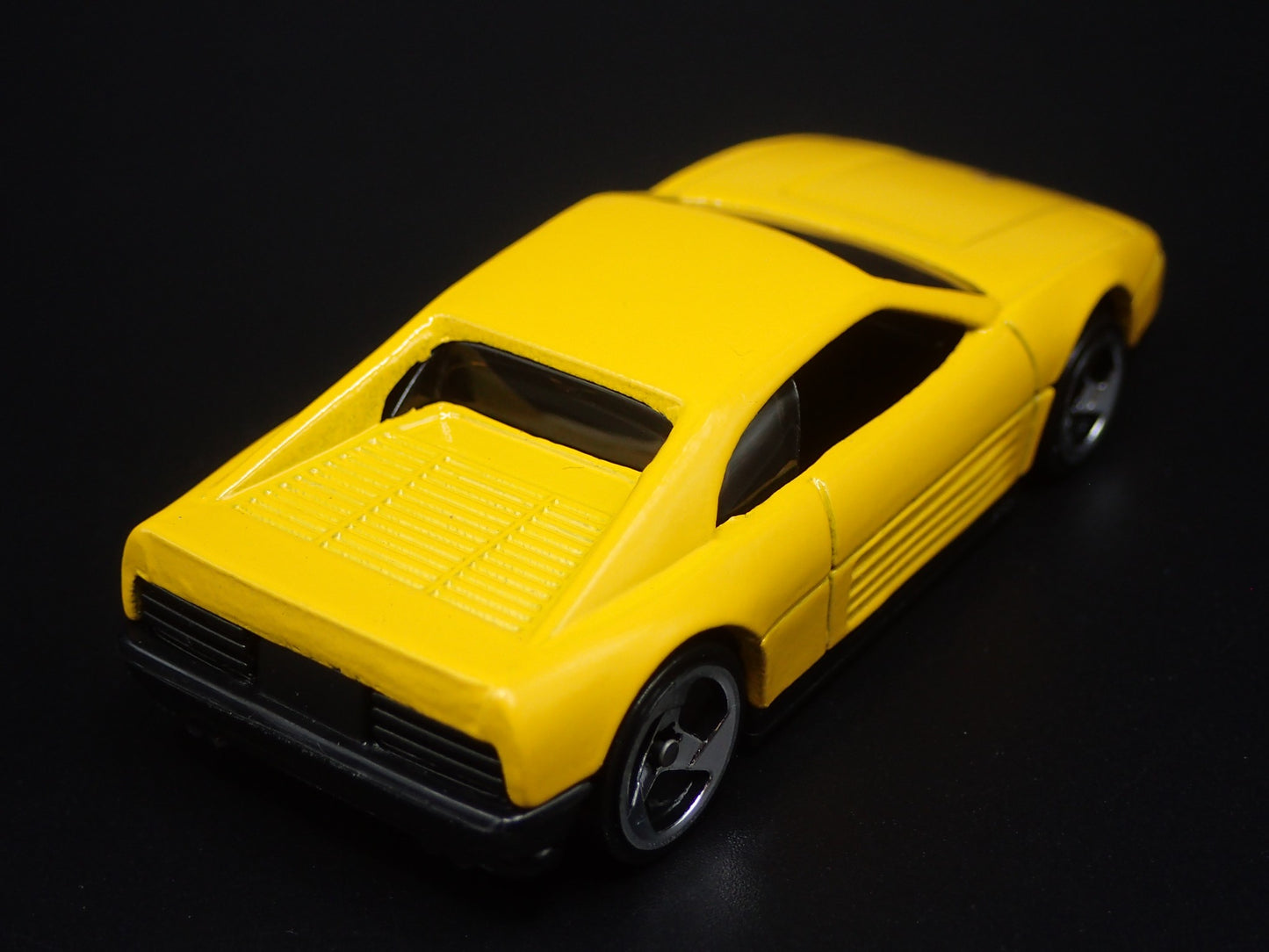 1989-1995 FERRARI 348 SUPER CAR 1:64 SCALE COLLECTIBLE DIORAMA DIECAST MODEL CAR