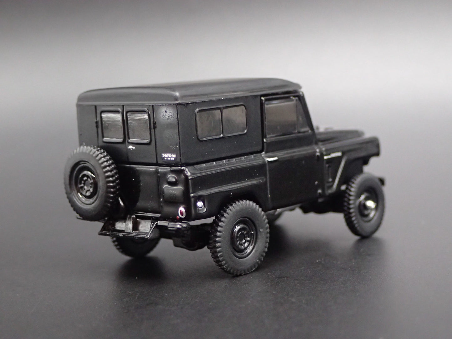 1960-1980 NISSAN PATROL SUV TRUCK BLACK 1:64 SCALE DIORAMA DIECAST MODEL CAR