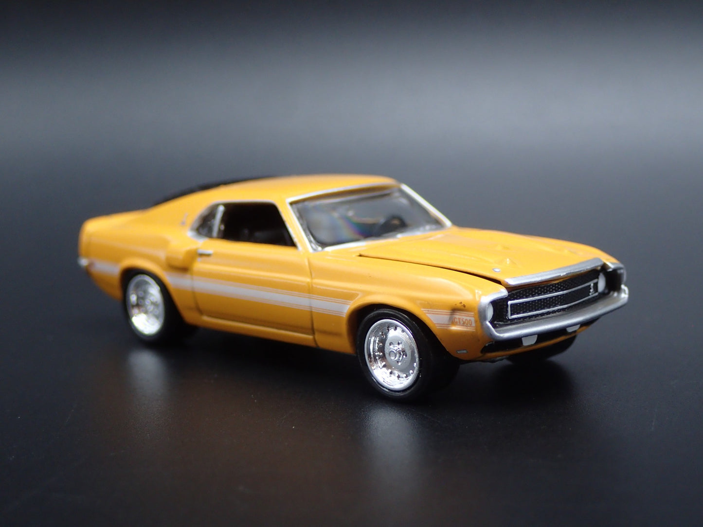 1969 69 FORD MUSTANG SHELBY GT500 COUPE 1/64 SCALE DIORAMA DIECAST MODEL CAR