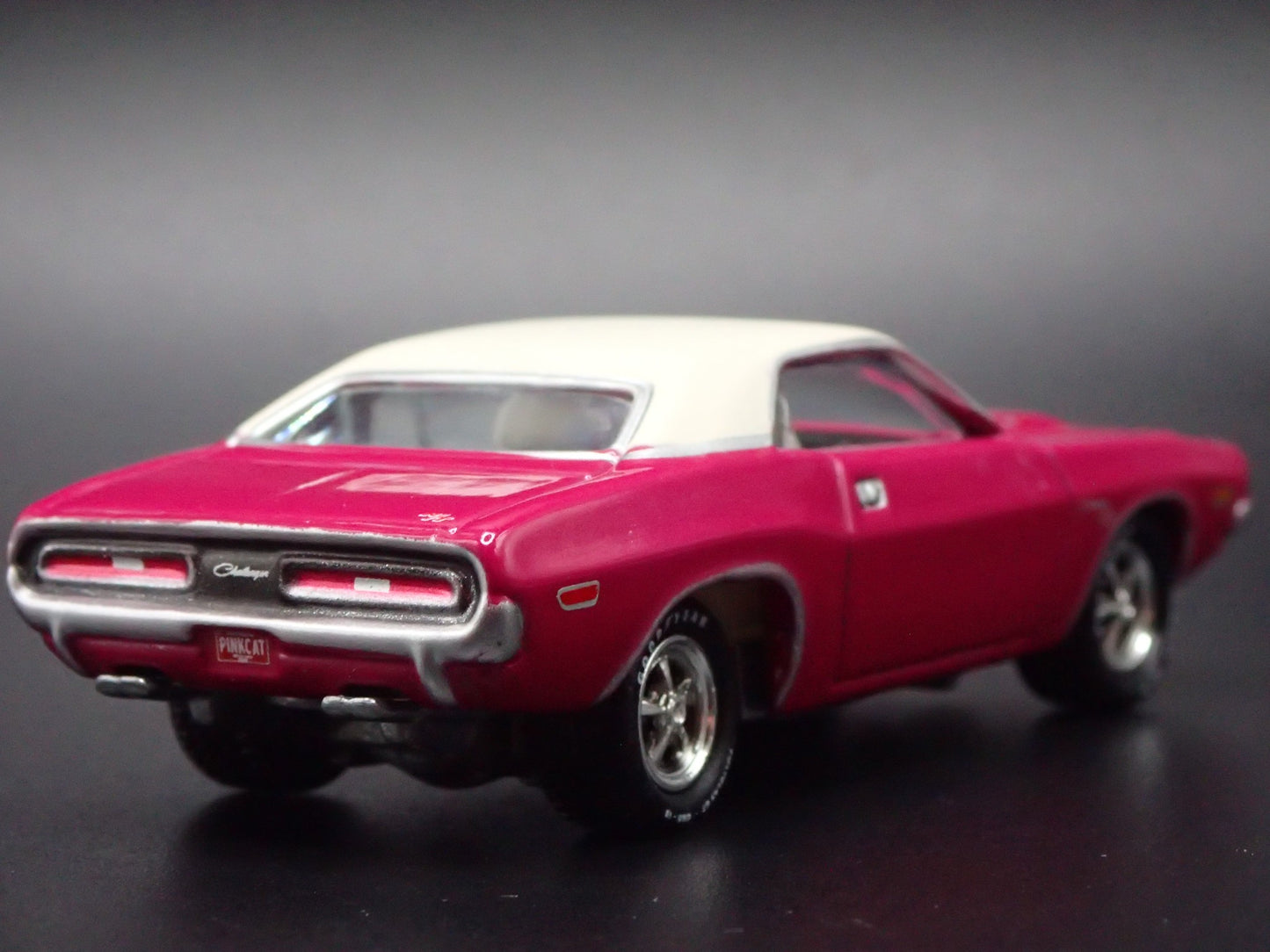 1971 71 DODGE CHALLENGER RT 1/64 SCALE COLLECTIBLE DIORAMA DIECAST MODEL CAR