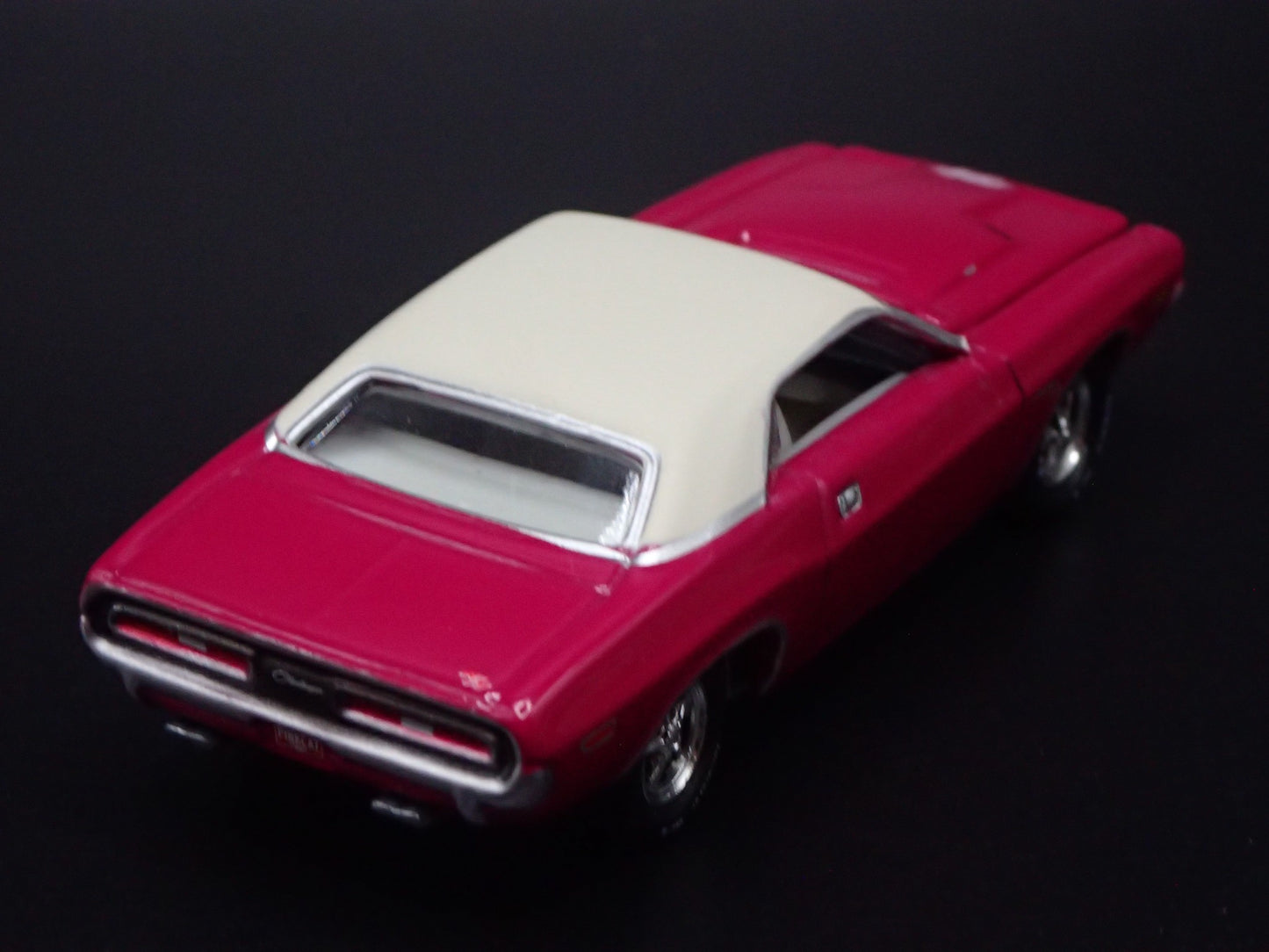 1971 71 DODGE CHALLENGER RT 1/64 SCALE COLLECTIBLE DIORAMA DIECAST MODEL CAR